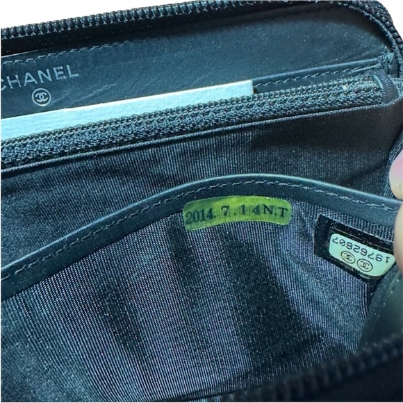 Authentic CHANEL Black Caviar Leather Zippy Wallet - Picture 12 of 13